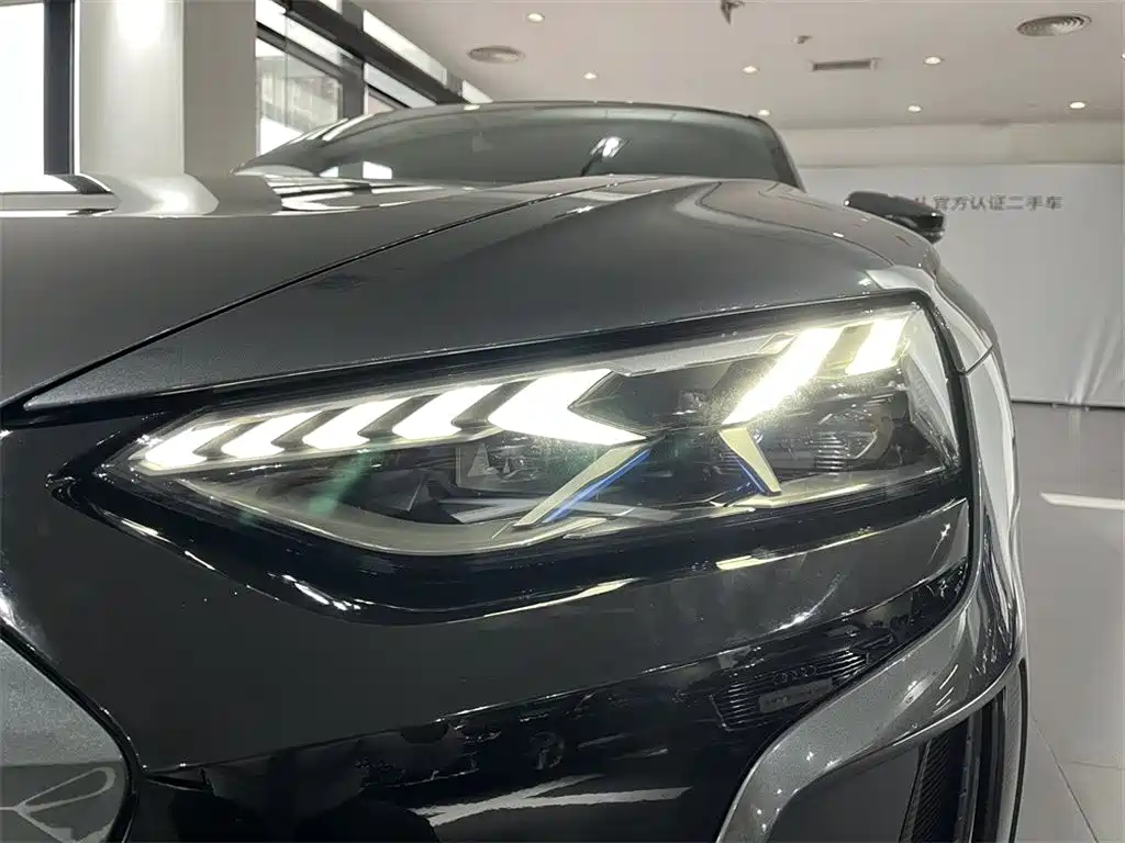 Audi e-tron GT — миниатюра 15
