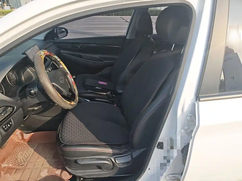 Hyundai Elantra — миниатюра 16