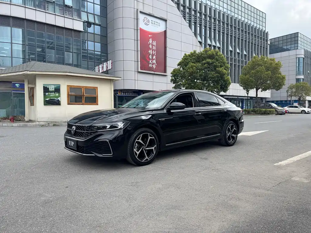 Volkswagen Passat 2023