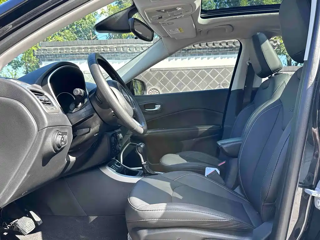 Jeep Compass — миниатюра 7