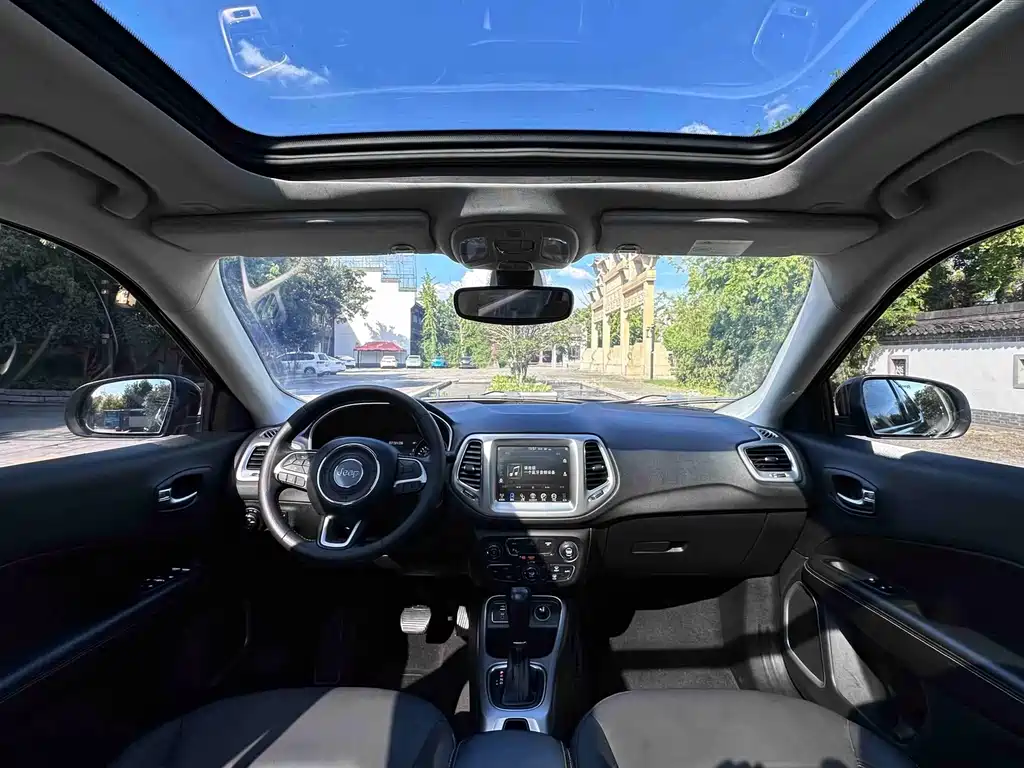 Jeep Compass — миниатюра 13