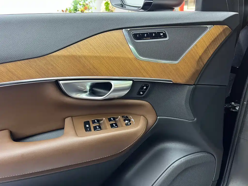 Volvo XC90 — миниатюра 7