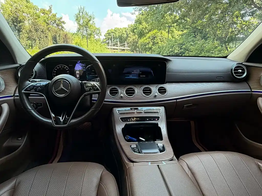 Mercedes-Benz E-Class — миниатюра 4