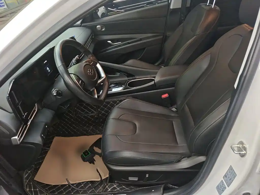 Hyundai Elantra — миниатюра 15