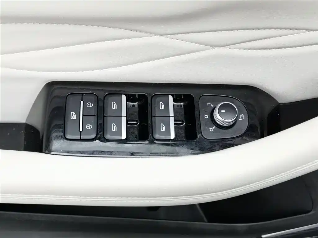 Geely Monjaro L 2023 2.0TD AT Flagship