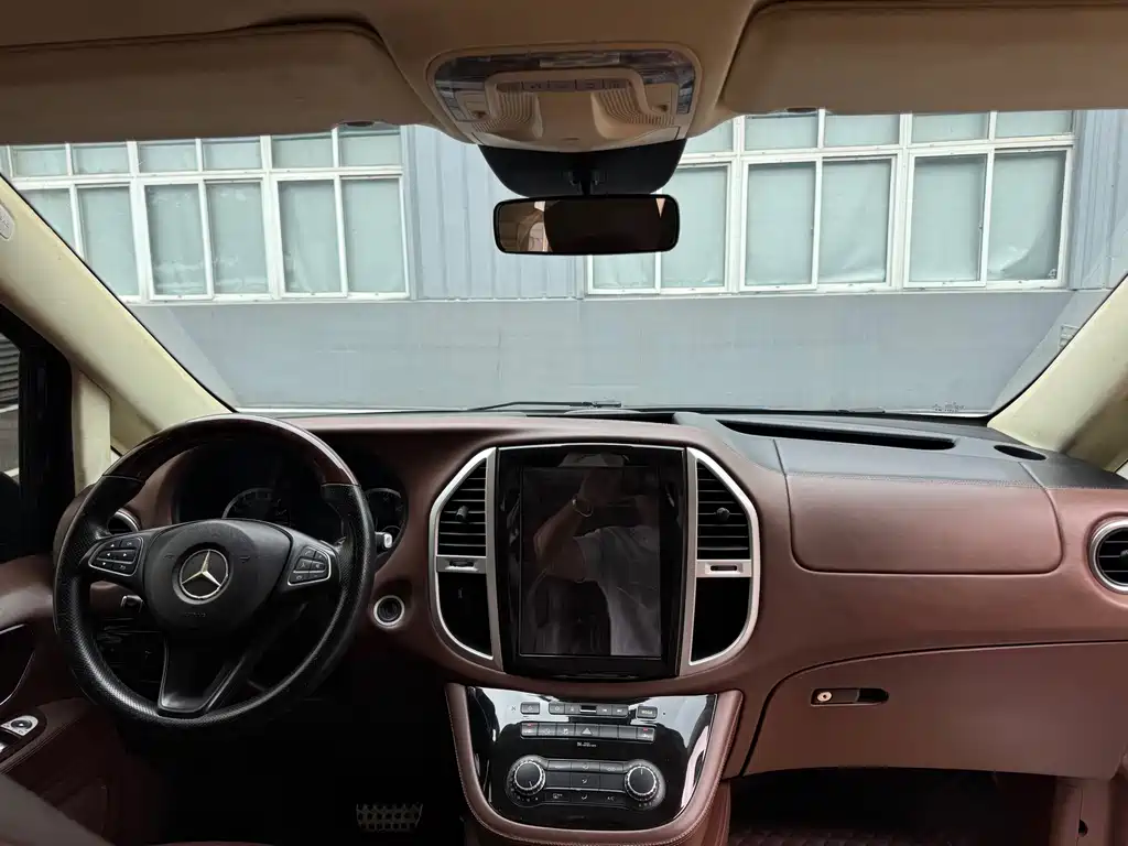 Mercedes-Benz V-Class (Import) — миниатюра 9