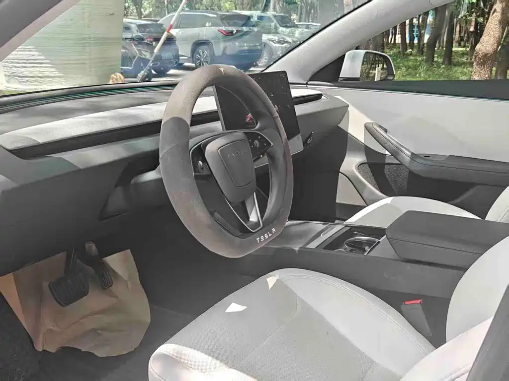 Tesla Model 3 — миниатюра 2