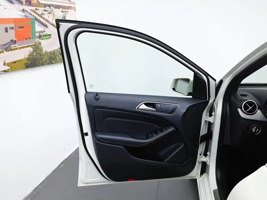Mercedes-Benz B-Class — миниатюра 8