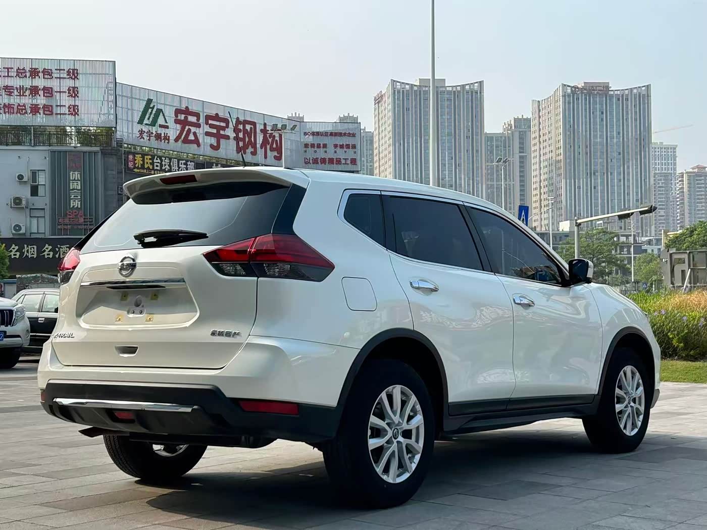 Nissan X-Trail 2.0 л 2024 г. Белый, пробег 38000 км