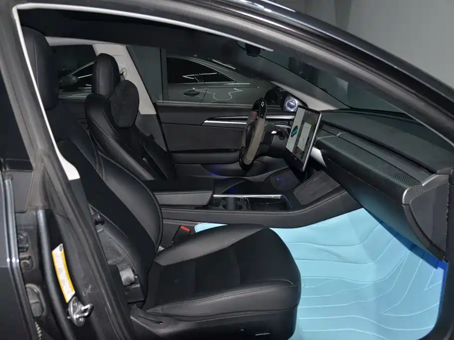 Tesla Model 3 — миниатюра 18