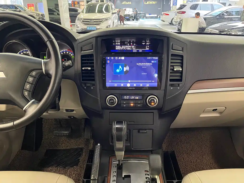 Mitsubishi Pajero (Import) — миниатюра 18