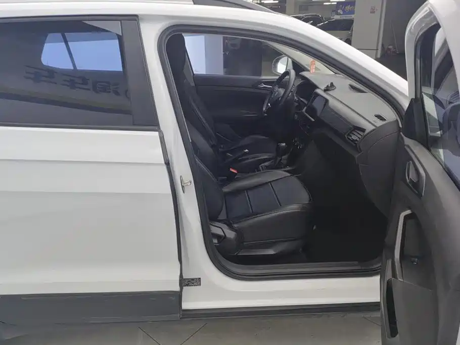 Volkswagen T-Cross — миниатюра 8