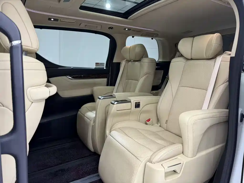 Toyota Vellfire 2019 2.5L HV Luxury