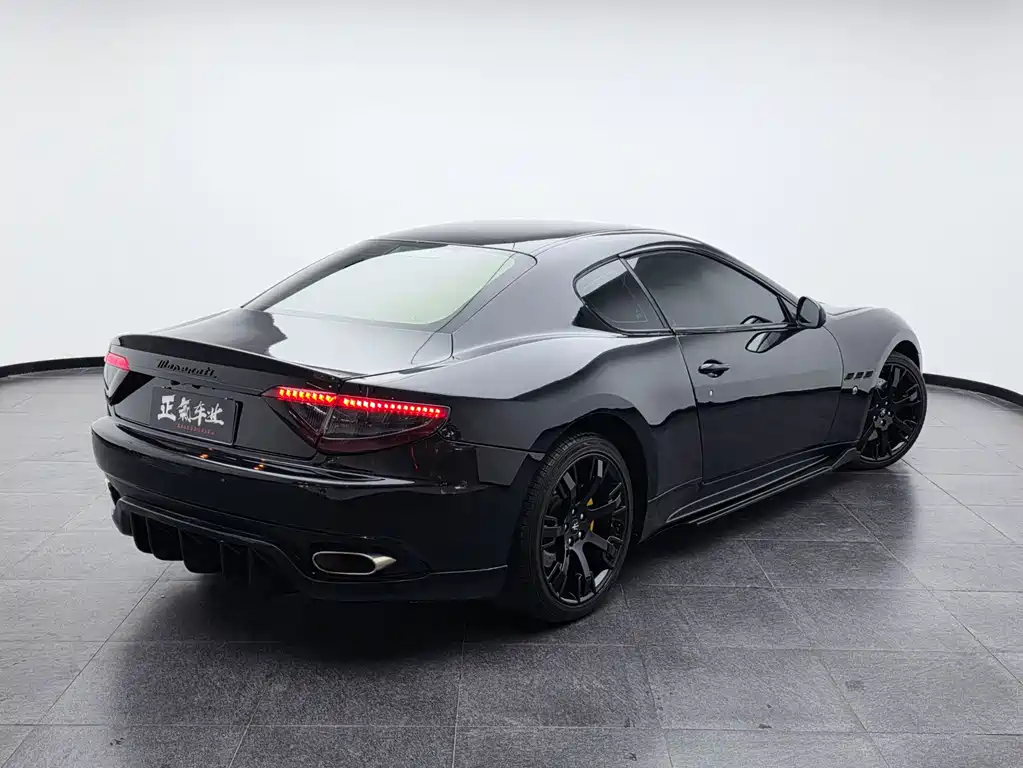 Maserati GranTurismo — миниатюра 13