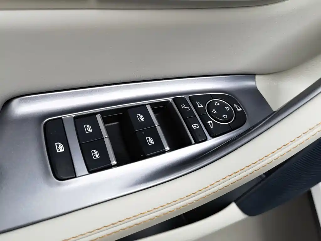 BYD PLUS New Energy — миниатюра 9