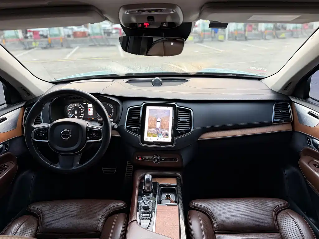 Volvo XC90 2018 T6 7 мест
