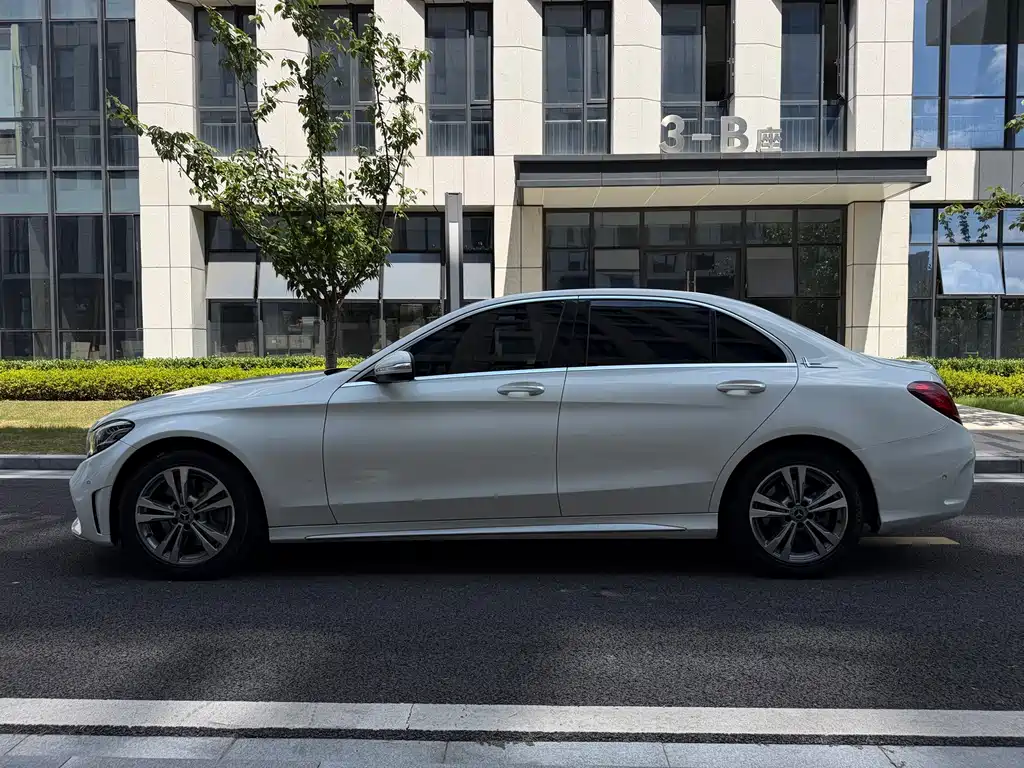 Mercedes-Benz C-Class — миниатюра 21