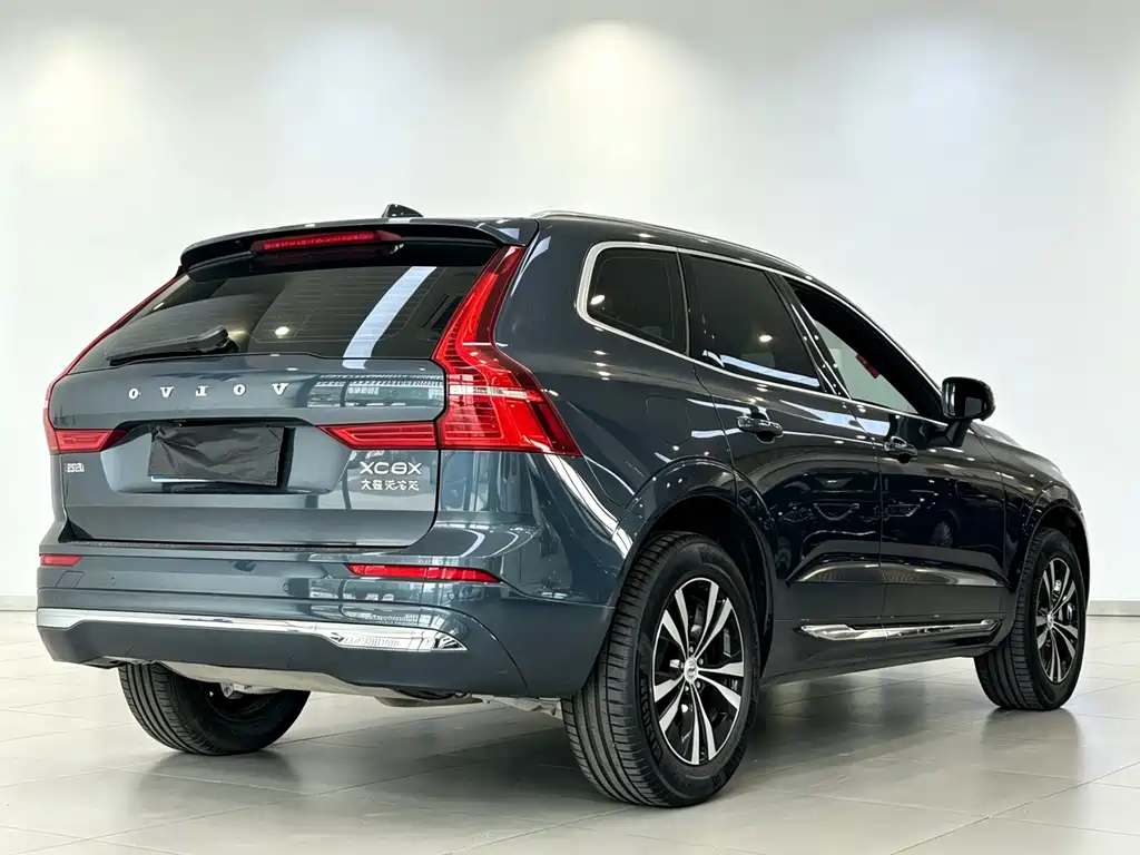 Volvo XC60 2024 B5 Luxury
