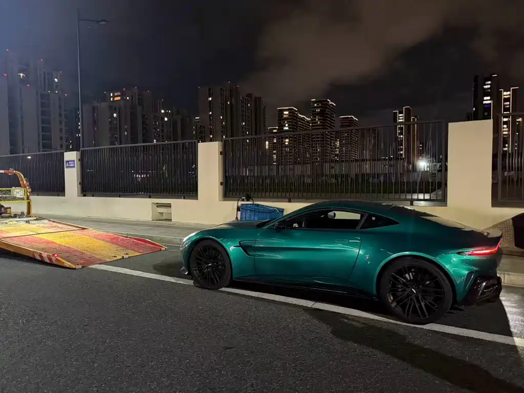 Aston Martin V8 Vantage 2024 4.0T V8 Coupe