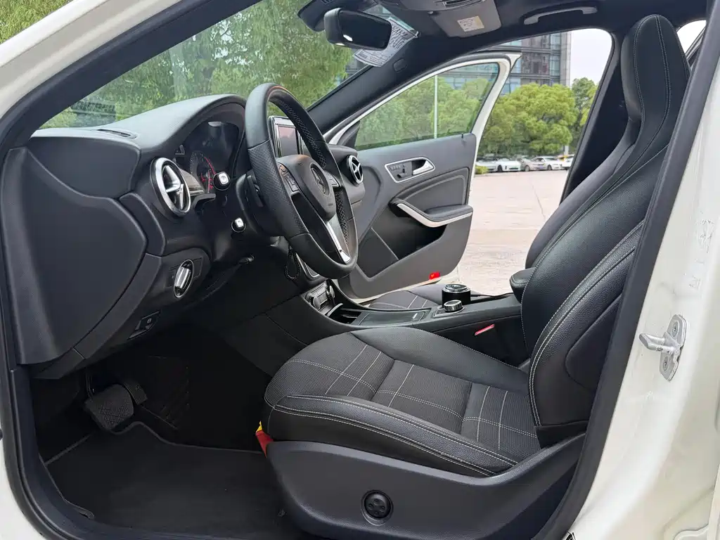 Mercedes-Benz A-Class A 2015 A 200 Fashion