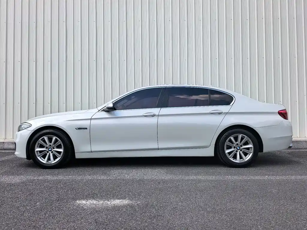 BMW 5 Series — миниатюра 4