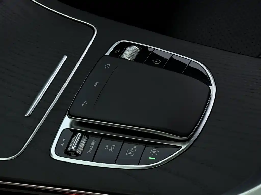 Mercedes-Benz C-Class — миниатюра 12