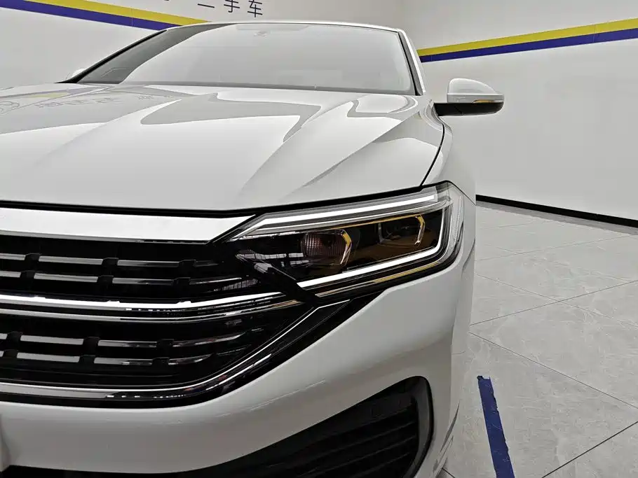 Volkswagen Sagitar 2025 300TSI DSG