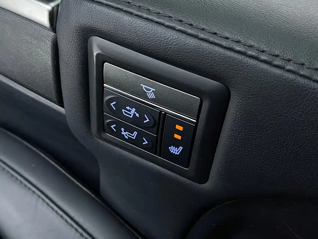 Toyota Vellfire — миниатюра 8
