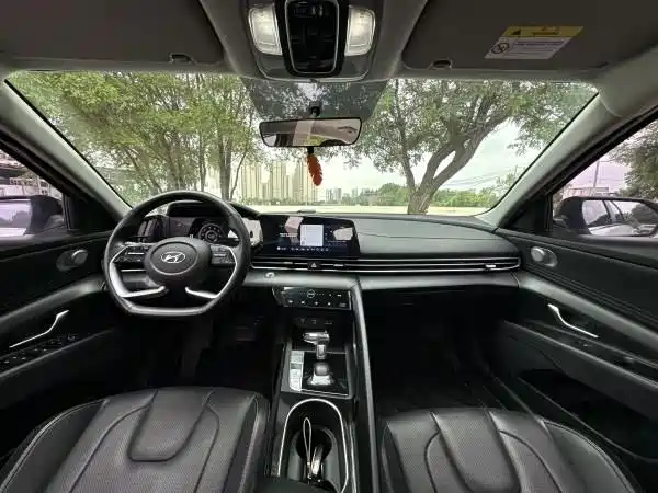 Hyundai Elantra — миниатюра 7