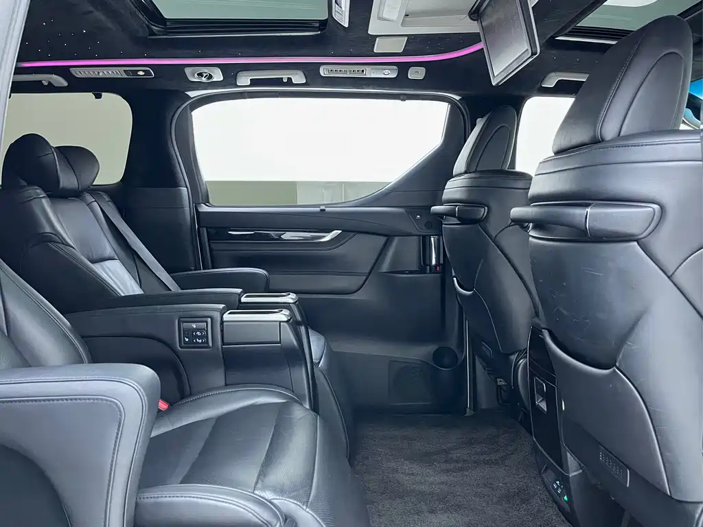 Toyota Vellfire — миниатюра 6