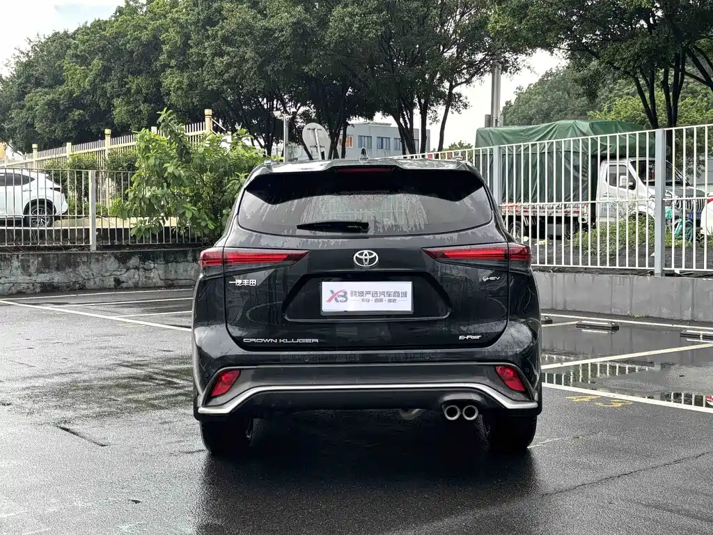 Toyota Crown Kluger — миниатюра 5