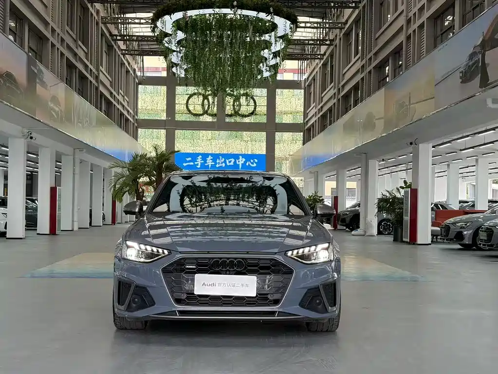 Audi A4L 2022 40 TFSI quattro RS