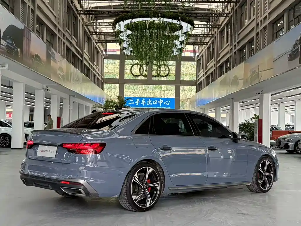 Audi A4L 2022 40 TFSI quattro RS