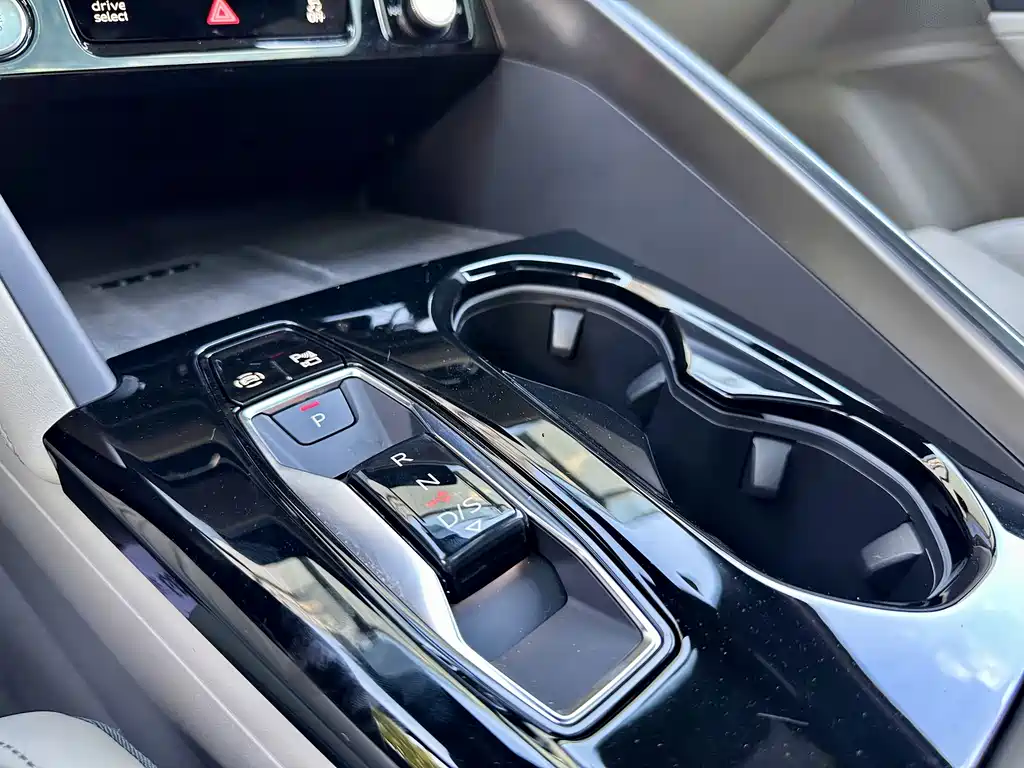Audi Q5L — миниатюра 21