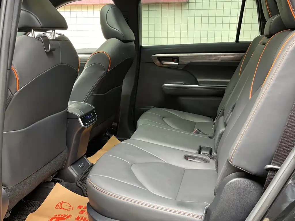 Toyota Crown Kluger — миниатюра 5
