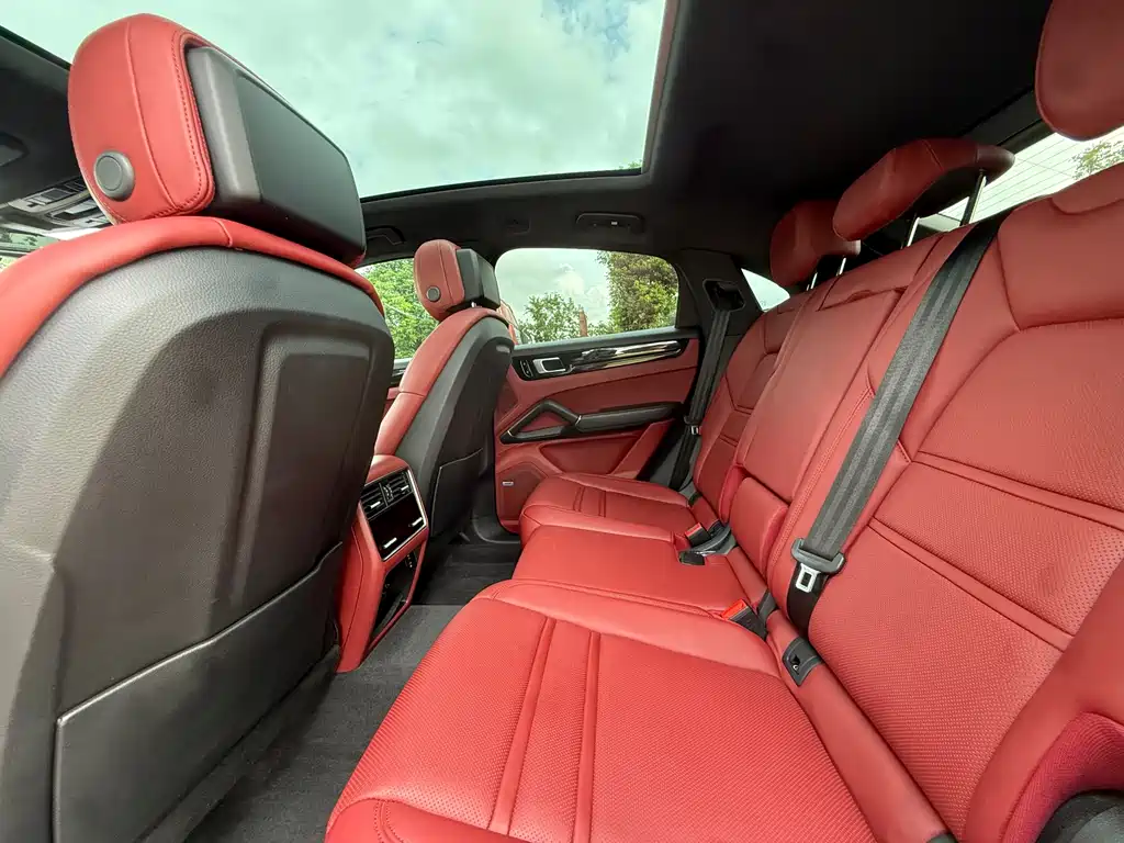 Porsche Cayenne — миниатюра 12
