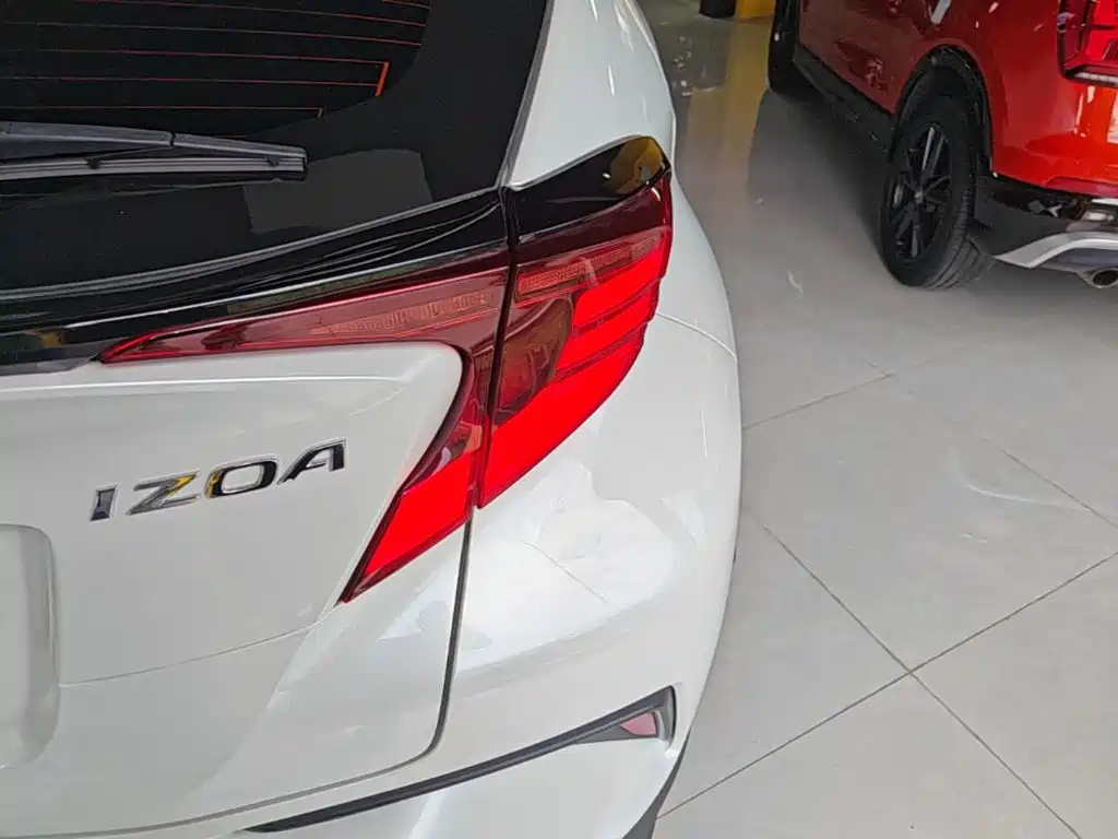 Toyota IZOA — миниатюра 8