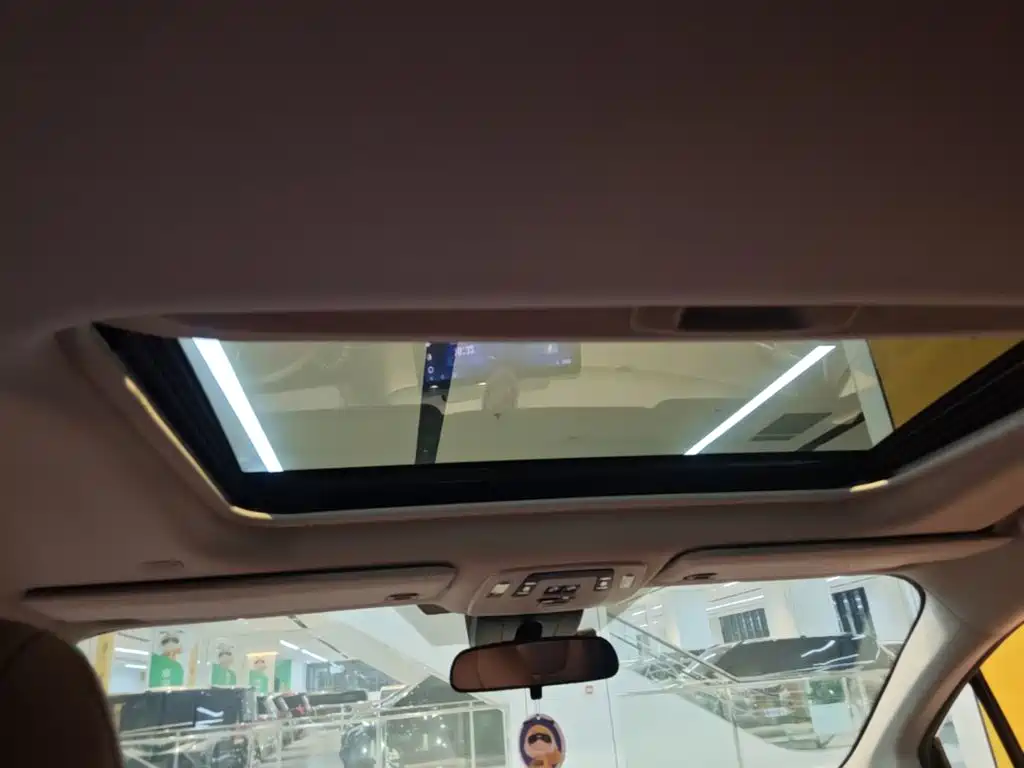 Toyota Sienna — миниатюра 18