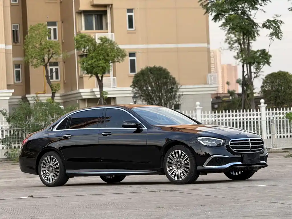 Mercedes-Benz E-Class — миниатюра 7