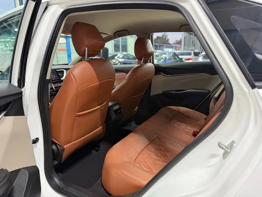 Buick Excelle — миниатюра 6