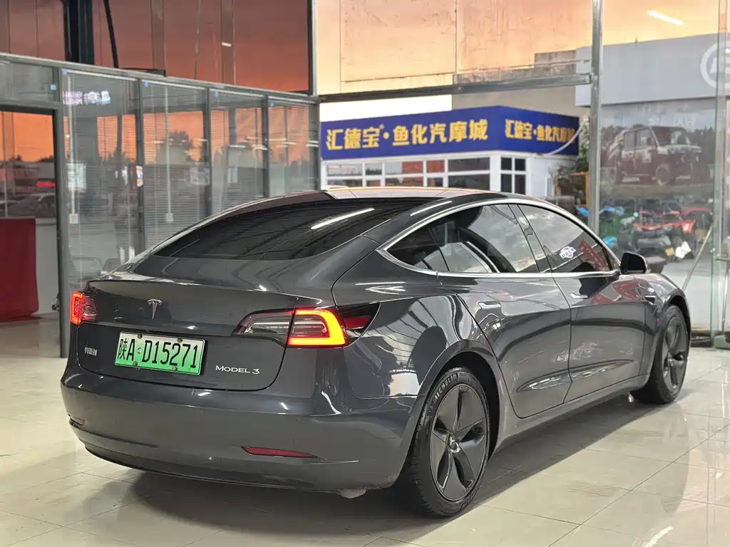 Tesla Model 3 — миниатюра 11