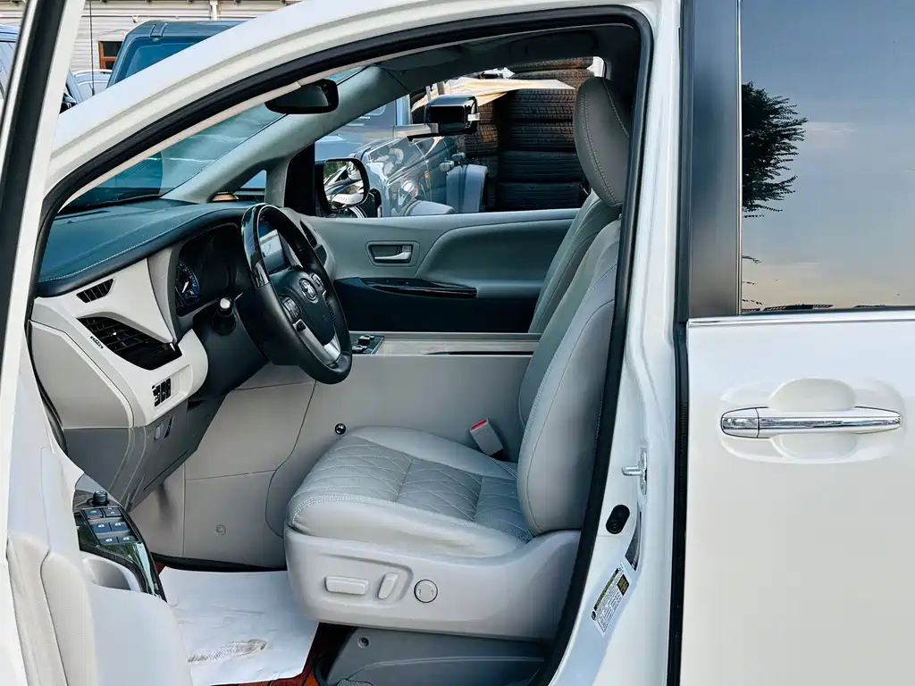 Toyota Sienna 2019 3.5L AT
