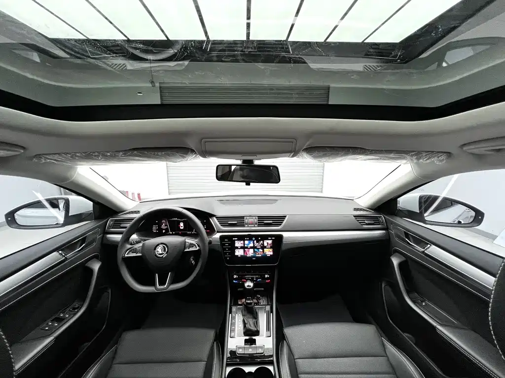 Skoda Superb — миниатюра 8