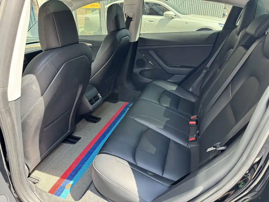 Tesla Model 3 — миниатюра 9