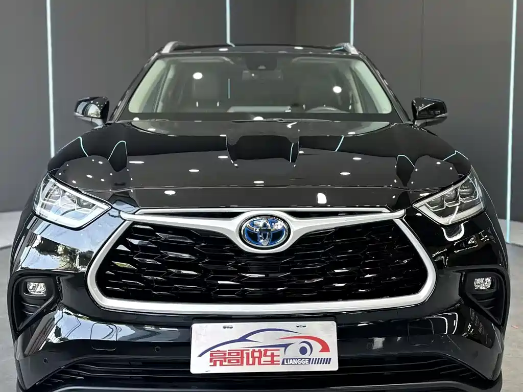 Toyota Highlander 2022 2.5L Luxury 7 мест
