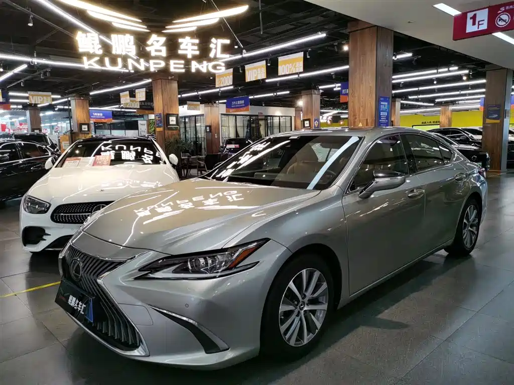 Lexus ES 2018