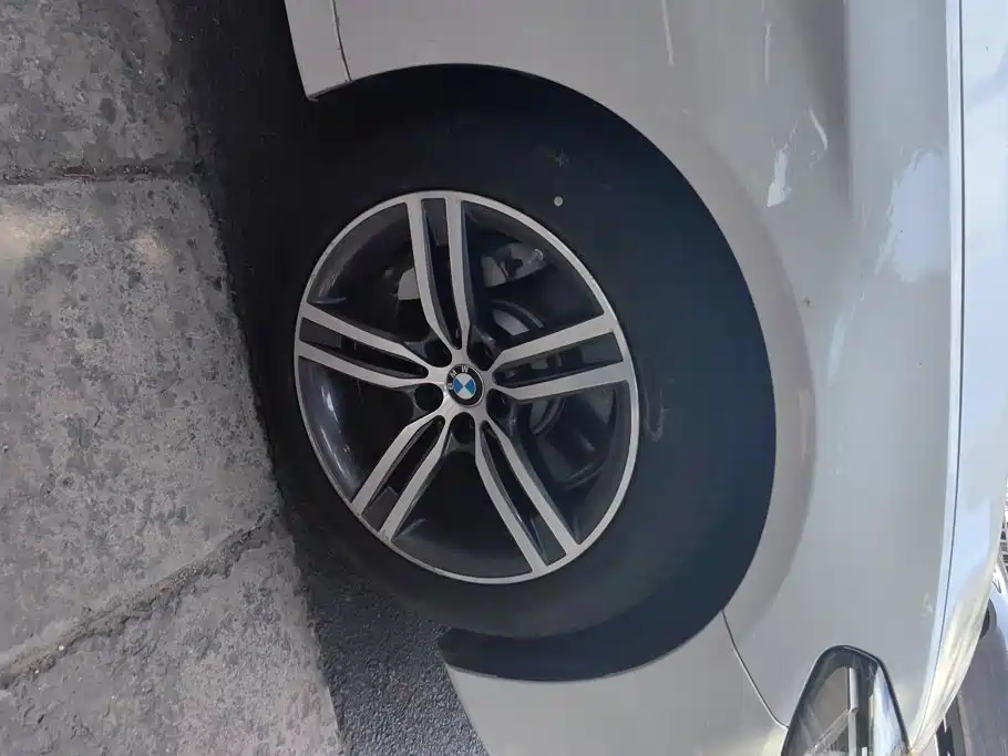 BMW 5 Series — миниатюра 6