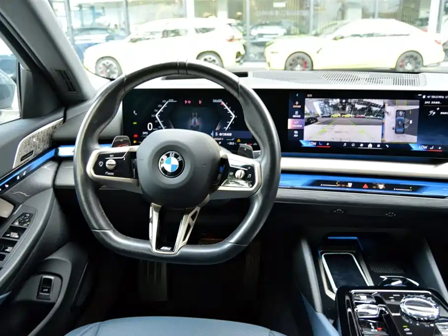 BMW 5 Series — миниатюра 11
