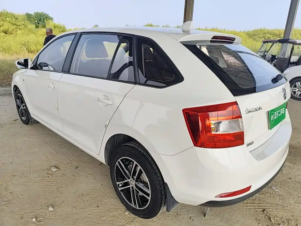 Skoda Rapid Spaceback — миниатюра 5