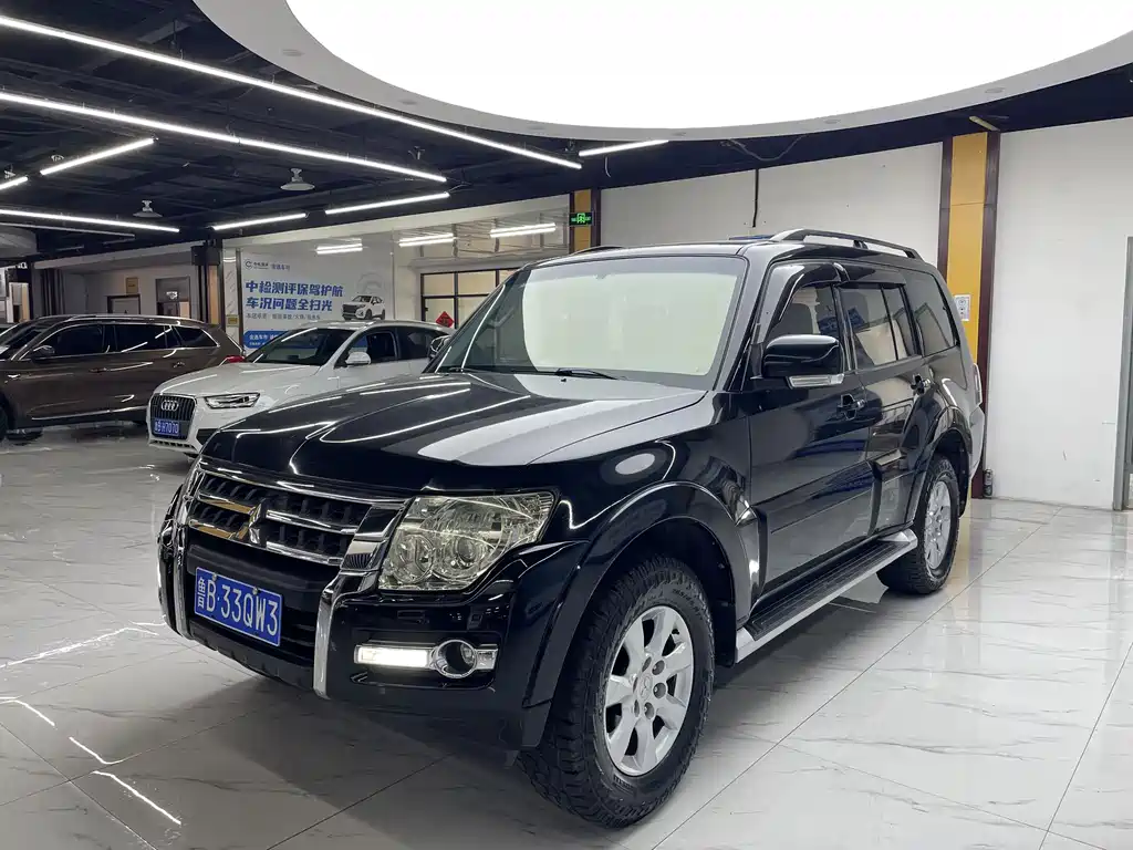 Mitsubishi Pajero (Import) 2018